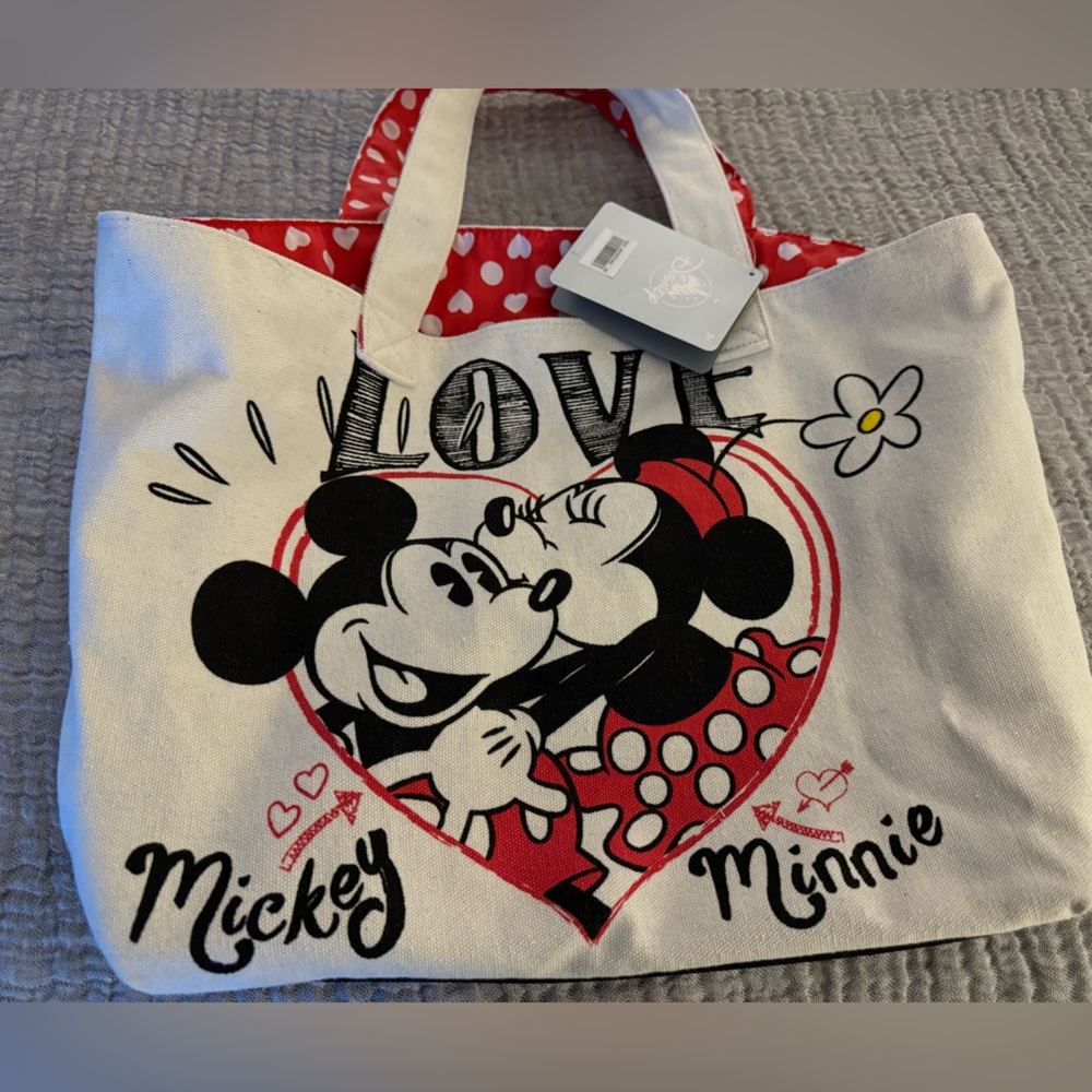 BNWT Disney tote bag! Bought it in Disneyland. Super cute!